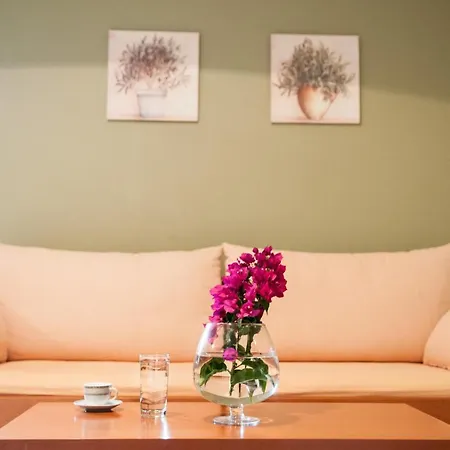 Polichni Hotel 3*