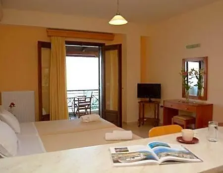 Hotel Polichni 3*