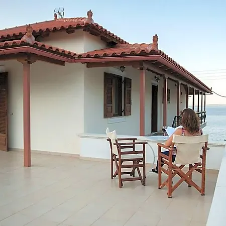 Hotel Polichni 3*