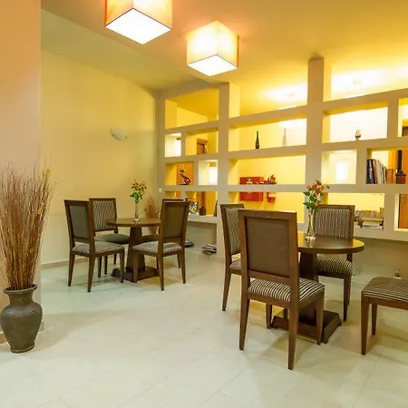Hotel Polichni 3*