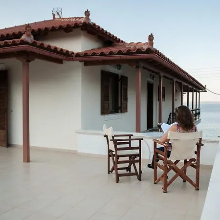 فندق Polichni 3*