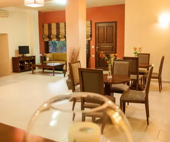 Polichni 3* Leonídion