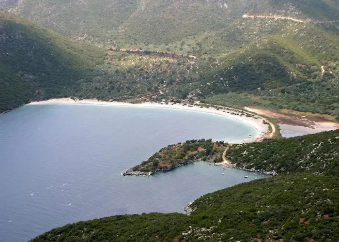 Polichni ホテル Leonídion