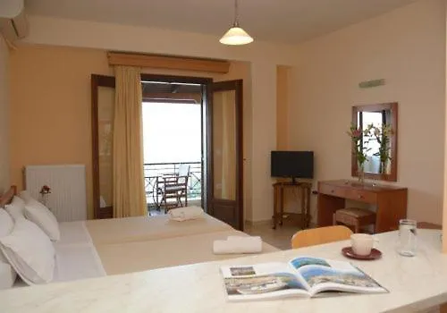 ホテル Polichni 3*